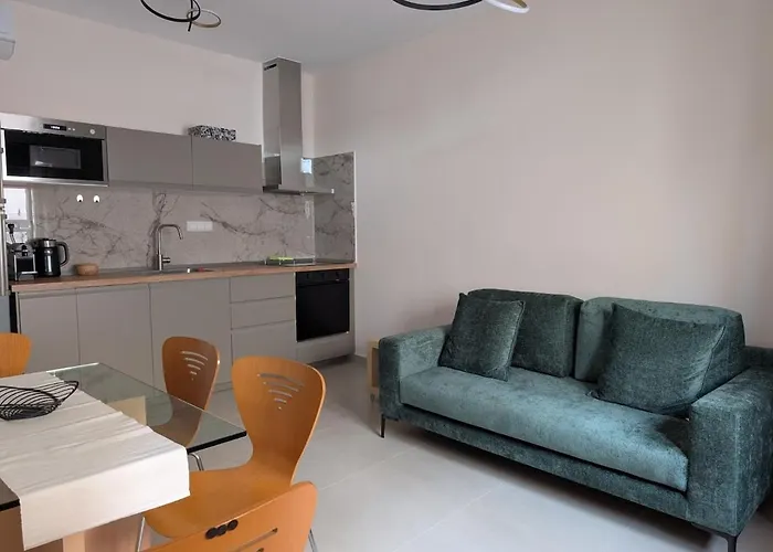 Semesterbostad Ekavis House And Terrace