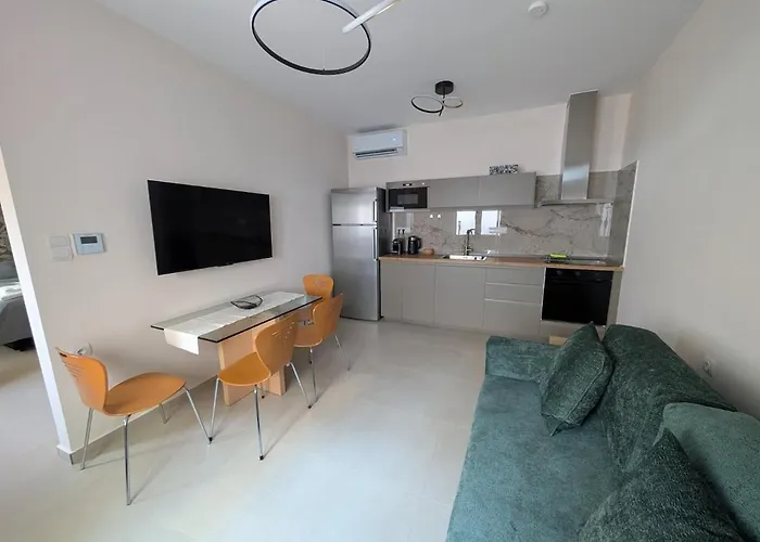 Semesterbostad Ekavis House And Terrace